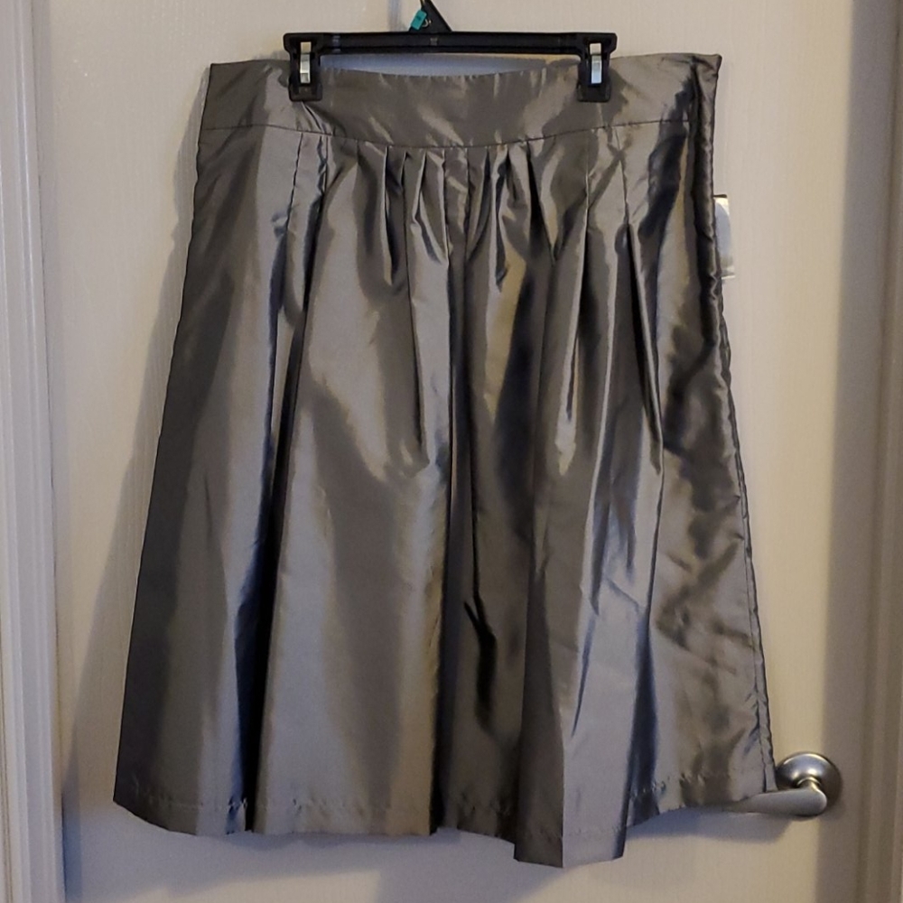 NEW SILVER SKIRT $60 NEW PLUS size  18